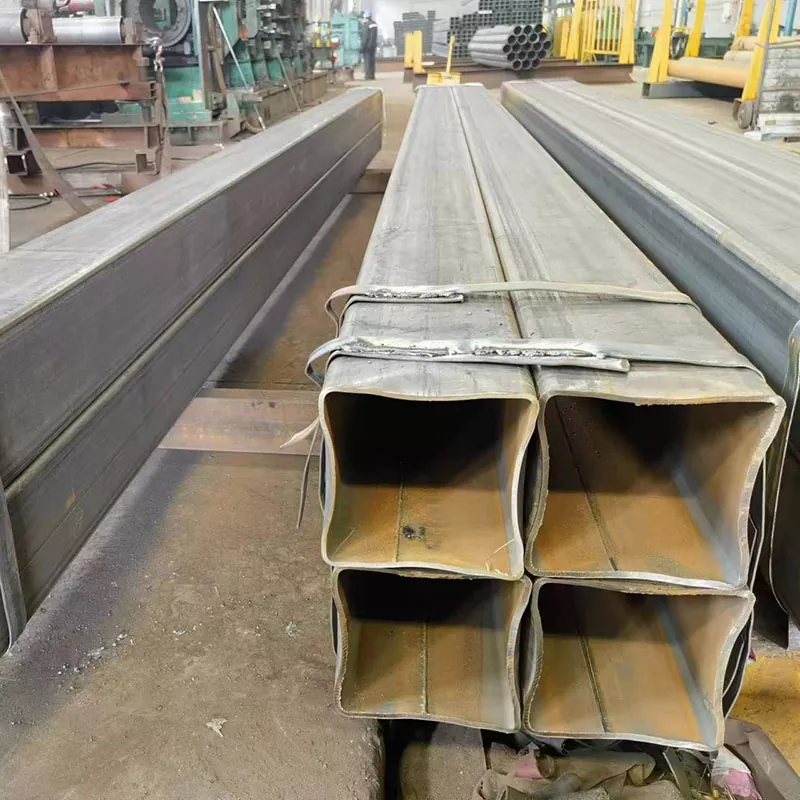 Черная прямоугольная трубка большого калибра