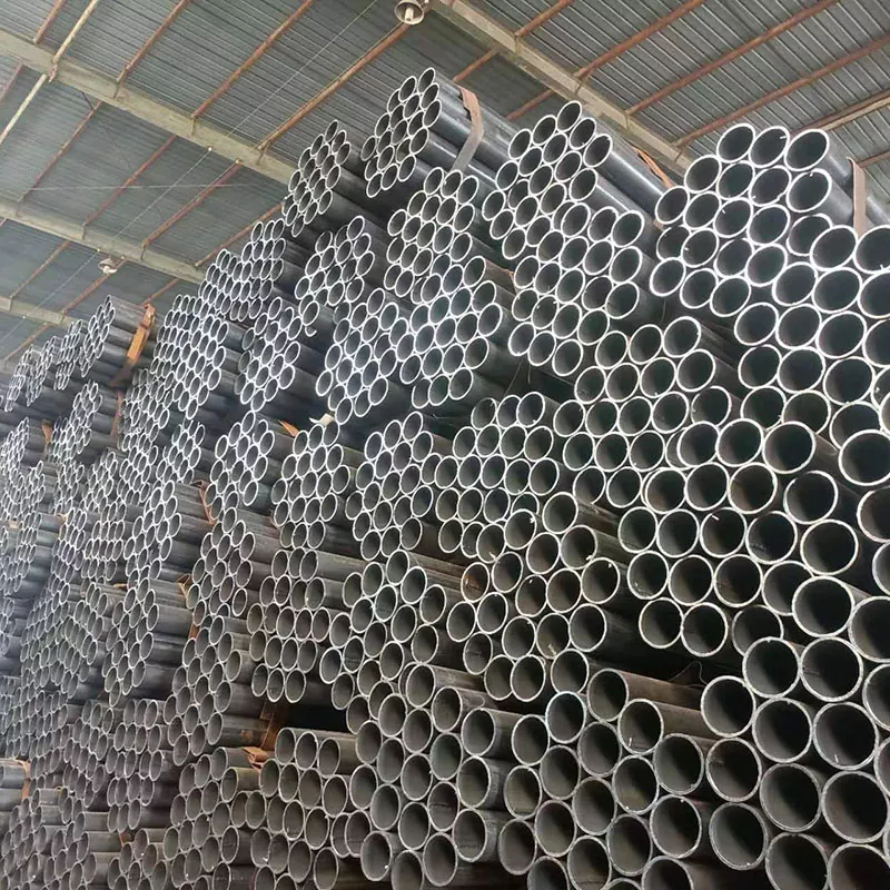 Черная круглая трубка с прямым разрезом